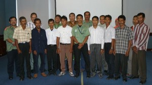  Para Penerima Beasiswa External Talent Pool foto bersama manajemen RAPP sesaat sesudah penyerahan beasiswa di Pangkalan Kerinci 