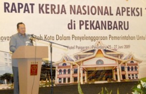  Mendagri Mardiyanto resmi membuka acara APEKSI ke-6 di Pekanbaru, Jumat (26/6/09). 