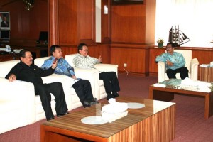  Pertemuan terbatas antara Mendagri dengan 6 Gubernur antara lain Gub Riau HM Rusli Zainal SE MP, Gub Bengkulu, Gub Sulsel, Gub Sulbar, Gub Sultra dan Gub Kalbar di Gedung Depdagri, Jakarta, Jum'at (30/10). 