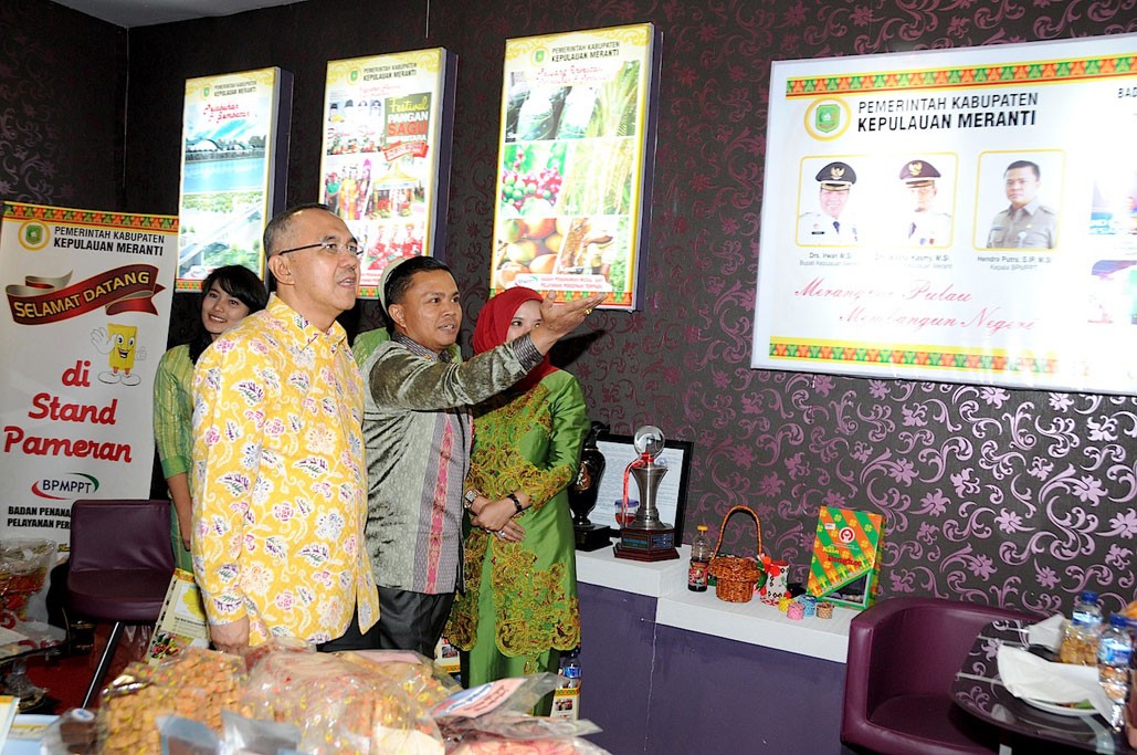 Permalink ke Wagubri Tinjau stand Riau Expo 2014