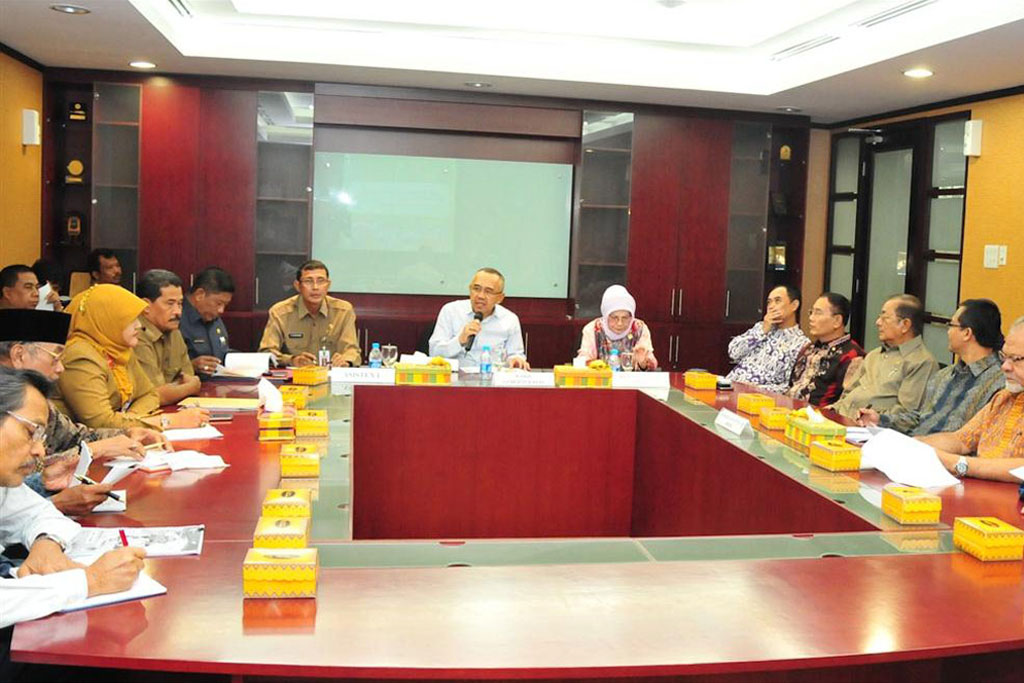 Permalink ke Wagubri Riau pimpin Pertemuan Komite III DPD-RI