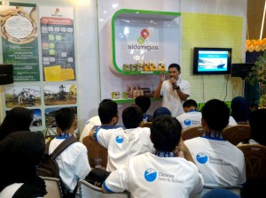 Permalink ke 160 Pelajar SMA Ikuti Edukasi Migas di Riau Expo 2015