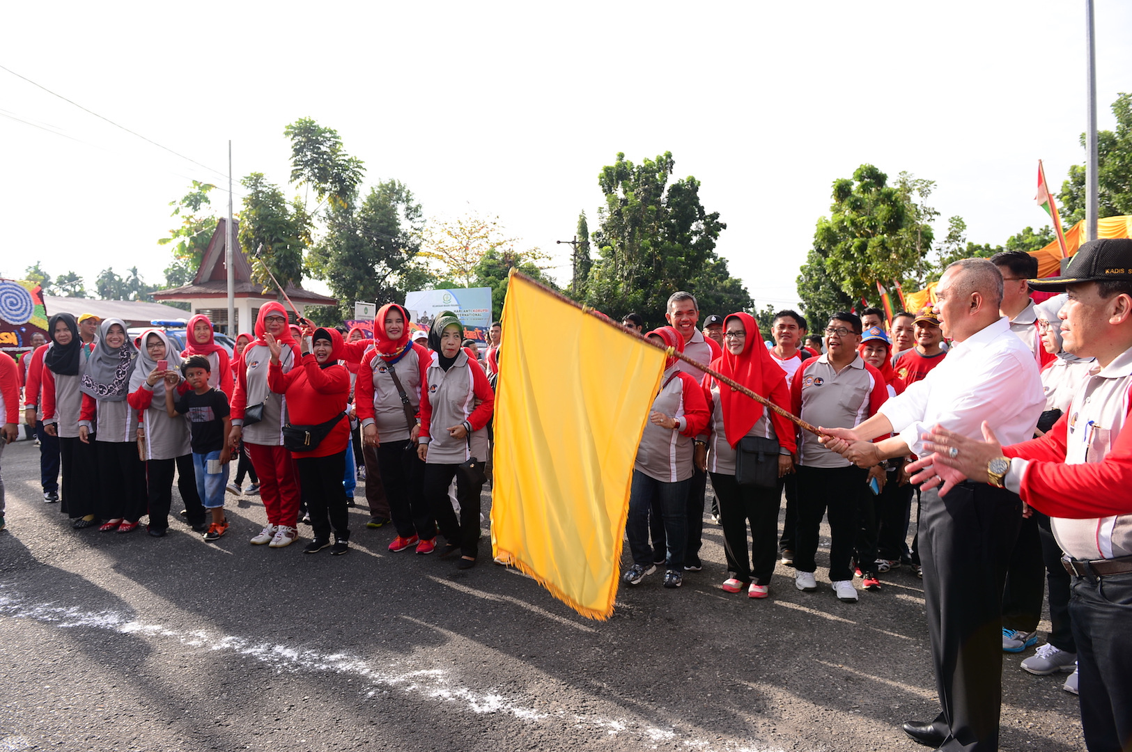 Permalink ke Gubri melepas jalan santai Peringatan Hari Kesetiakawanan Sosial Nasional (HKSN) Provinsi Riau
