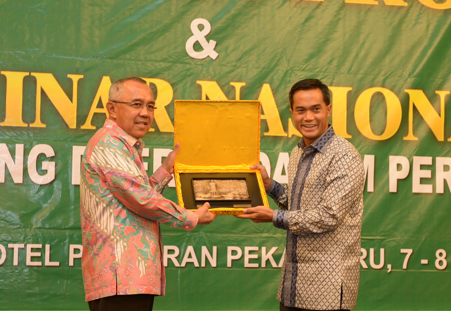 Permalink ke Gubri buka MUPROV VI Kadin Prov Riau dan Seminar Nasional