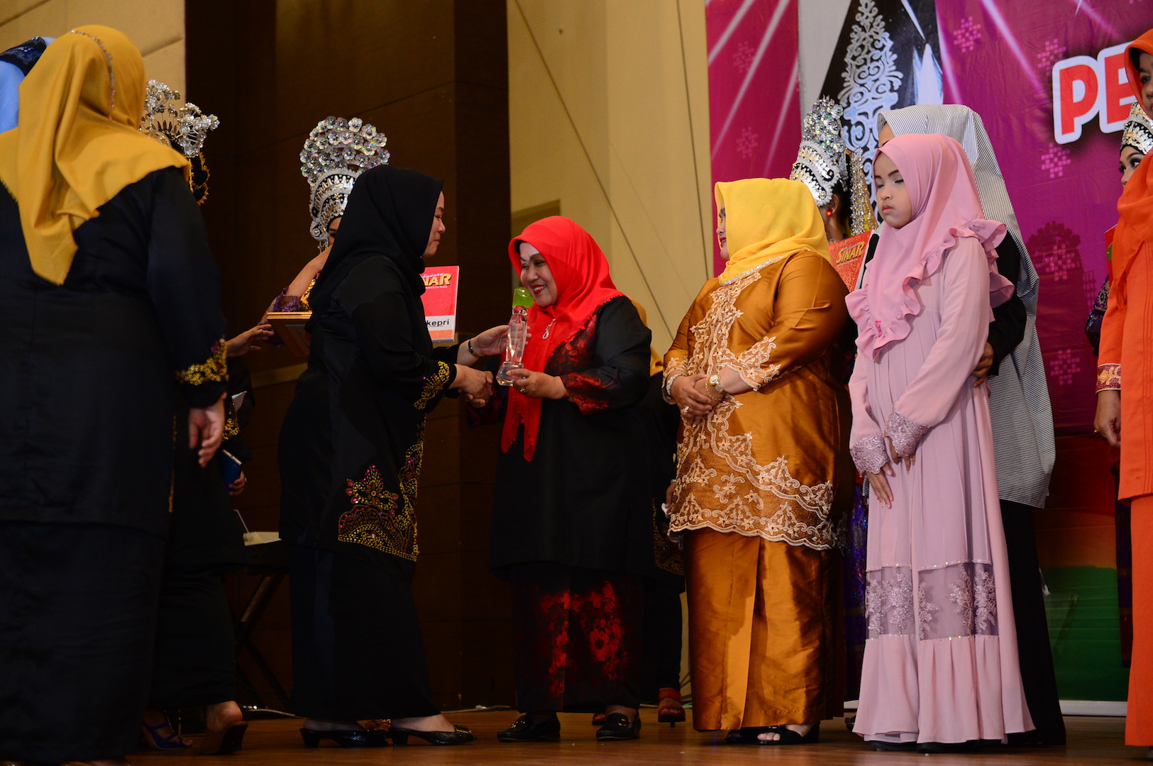 Permalink ke Ibu Gubri Hadiri Penyerahan Anugerah Baiduri ke 9 & Peluncuran Buku Biografi Perempuan