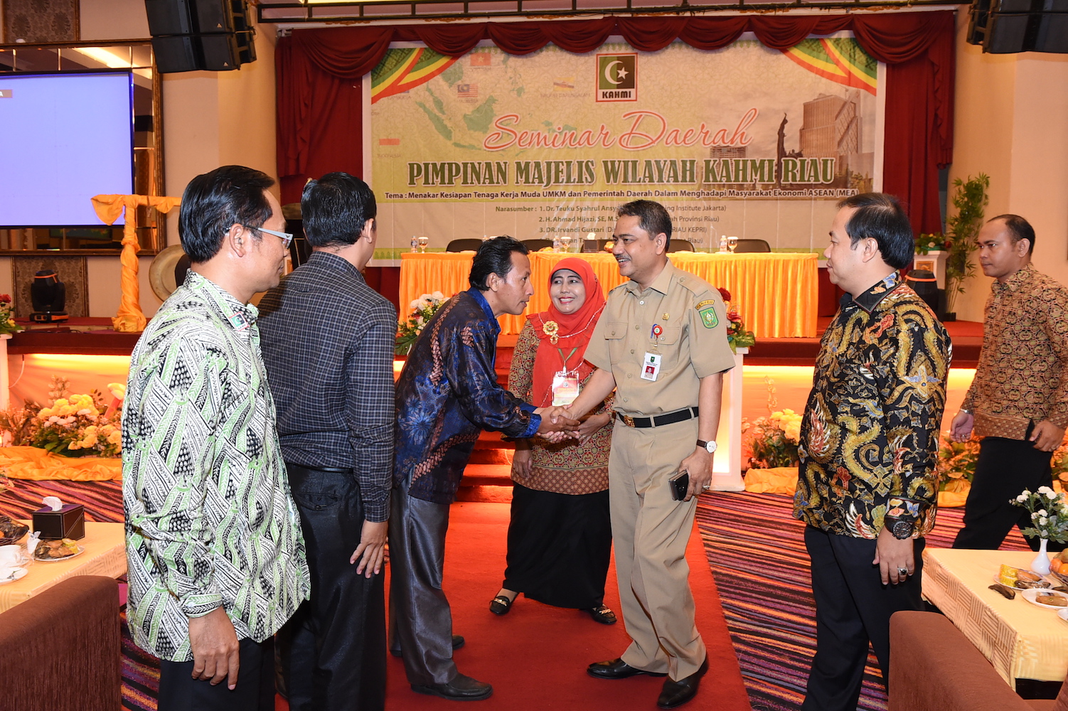 Permalink ke Sekda Prov Riau Buka Seminar Daerah pimpinan majelis Wilayah PMW KAHMI Riau