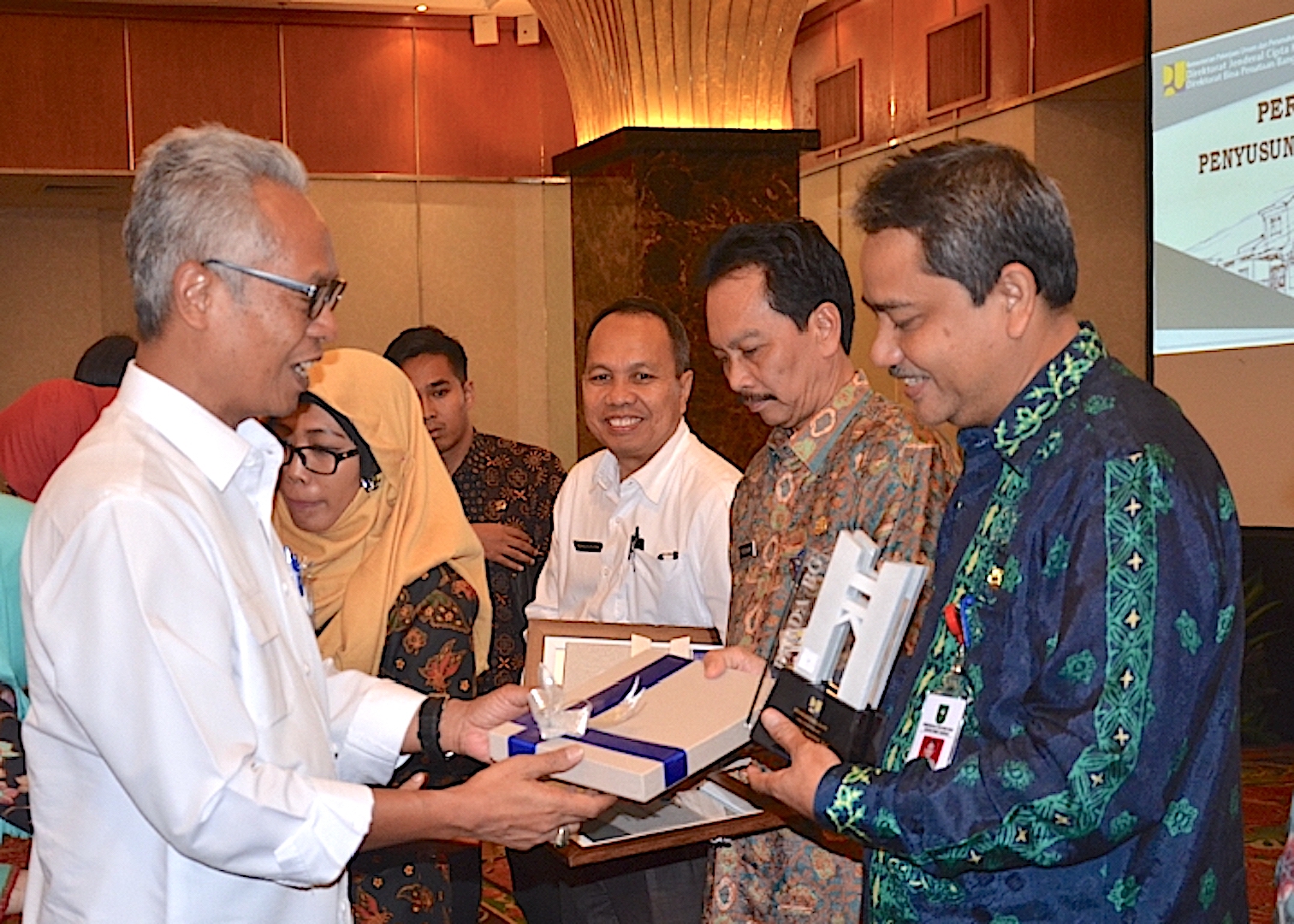 Permalink ke Provinsi Riau Terima Penghargaan dari Kementerian PU