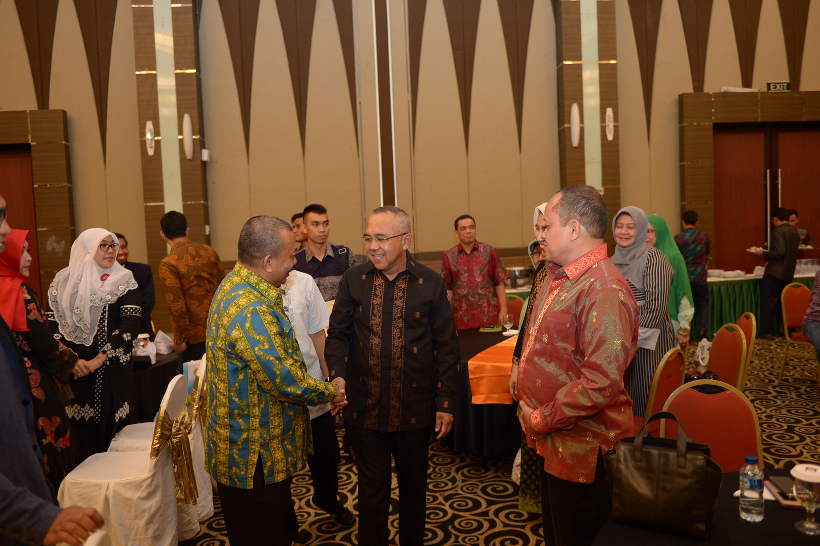 Permalink ke Gubri Hadiri Makan Malam Bersama, Seminar Outlook Ekonomi Riau 2017 Jumat 2 des 2016