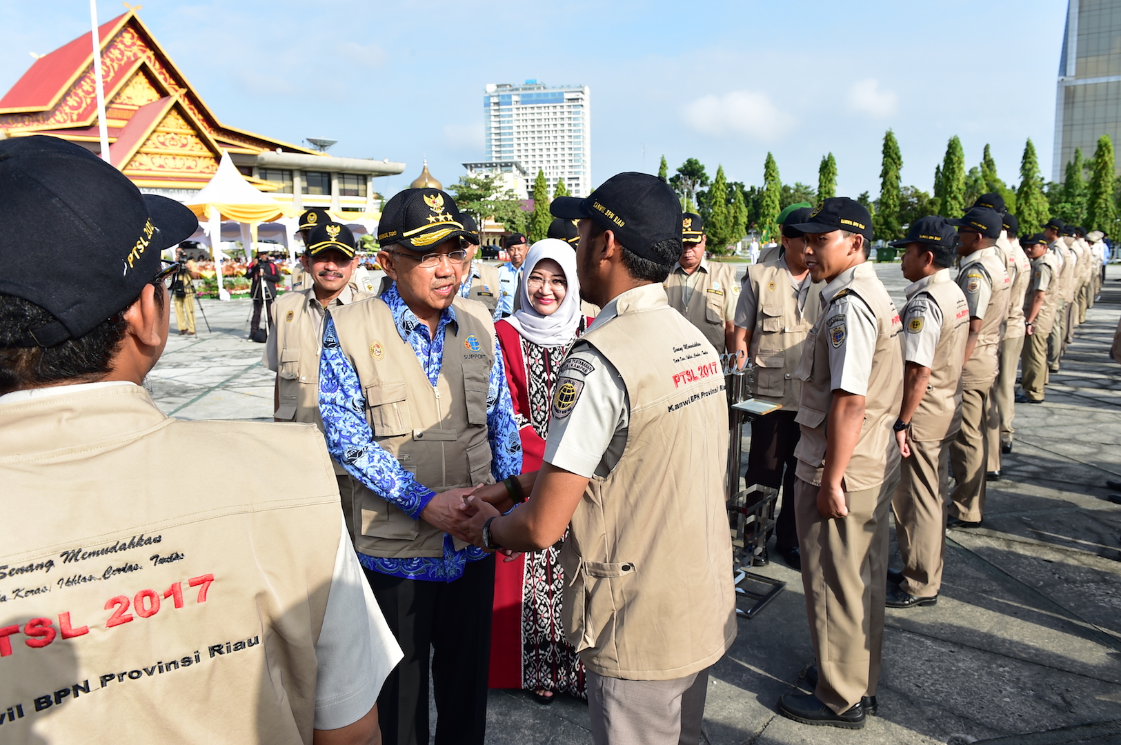 Permalink ke Gubri Tinjau Satuan Tugas PTSL BPN Prov Riau Tahun 2017