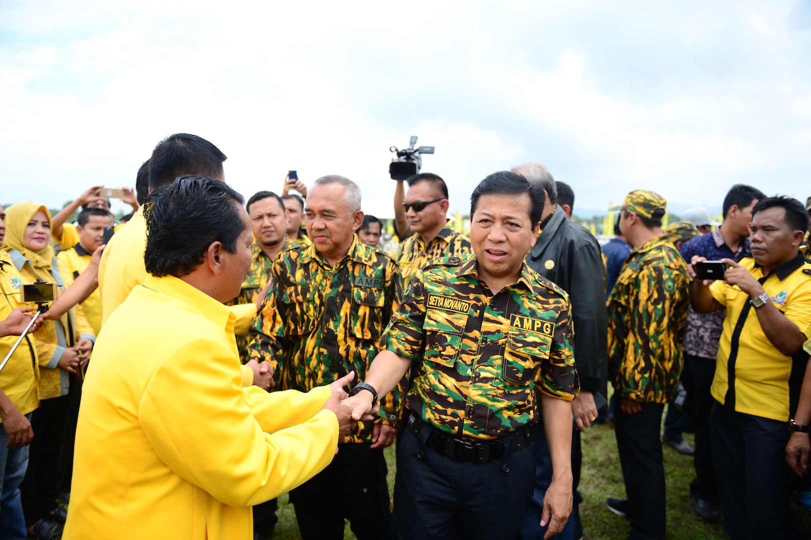 Permalink ke Gubri disaksikan Ketua DPR RI lantik Pengurus DPD PG Kab Rohul