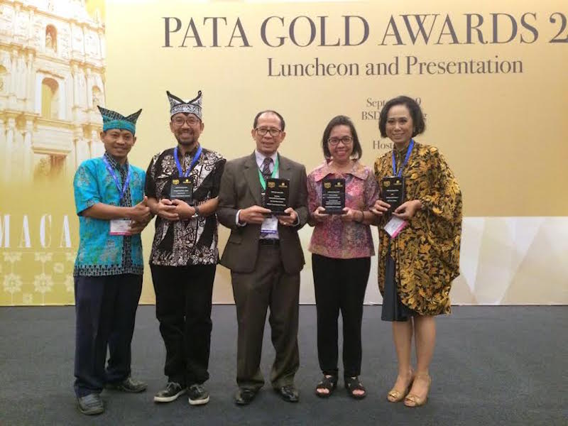 Permalink ke 4 Plakat PATA Gold Award 2016 Tambah Koleksi Wonderful Indonesia