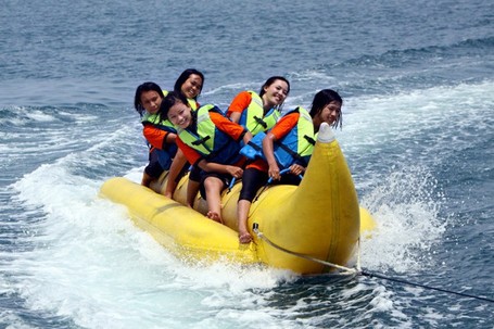 tjg lesung-banana boating